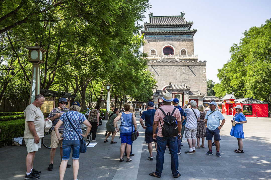 A group of foreign tourists are visiting the Bell and Drum Tower in Beijing on May 17, 2024. Photo: VCG